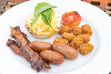 yumurta benedict ile Kahvaltı