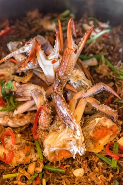 Buharda pişmiş Yengeç erişte