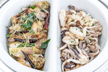 Izgara kalamar ve tavuk