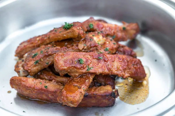 Grilled ribs in buffet line — Stock Photo, Image