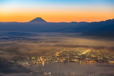 Fuji Dağı'nın gündoğumu 