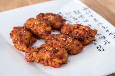 Baharatlı Kore kızarmış tavuk