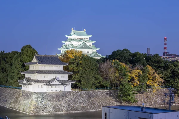 夕暮れ時の名古屋城 — ストック写真