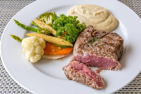 Gegrilltes Filetsteak — Stockfoto