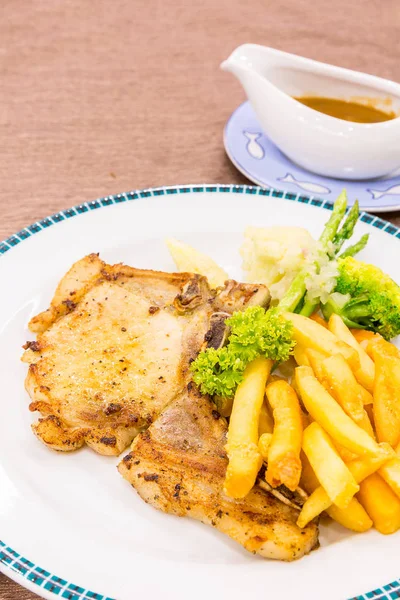 Chuletas de cerdo asadas — Foto de Stock