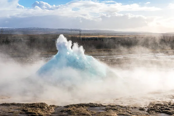 Erupción en círculo dorado —  Fotos de Stock