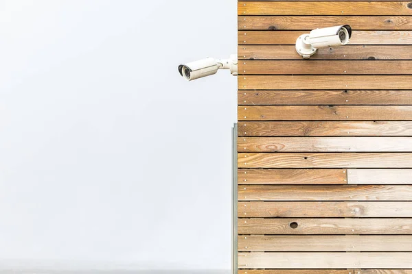 Cctv камери безпеки на панельні дерев'яні — стокове фото