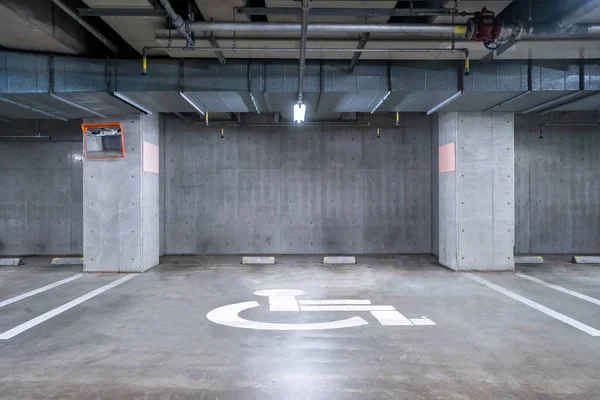 Empty Handicapped  Parking garage — Stock Photo, Image