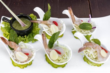 çiğ karides balık sosu