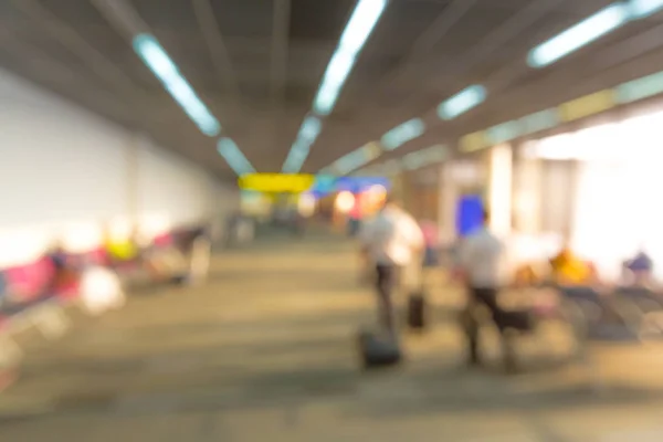 Traveler at airport terminal — Stock Photo, Image