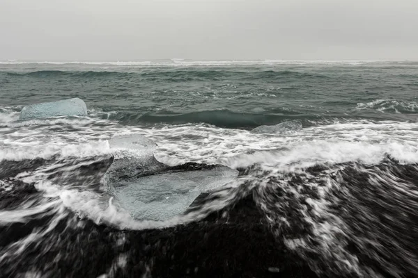 Iceberg sur la plage de Diamond — Photo