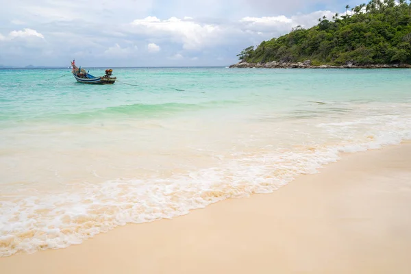 Praia de areia branca — Fotografia de Stock