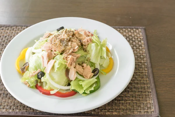 Färsk tonfisk sallad — Stockfoto