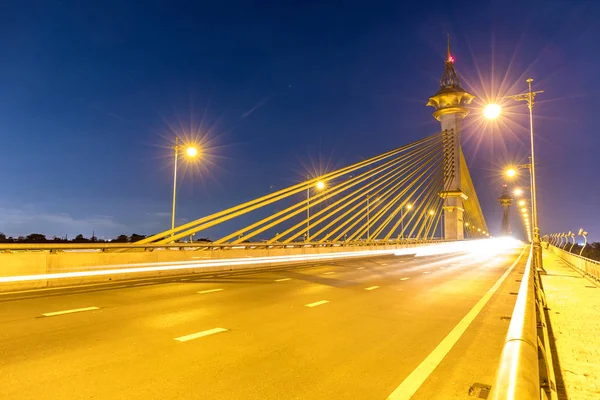 Maha Chesadabodindranusorn brug — Stockfoto