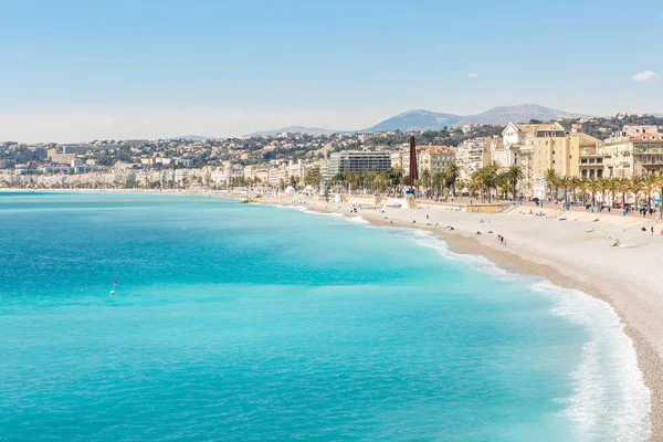 Riviera z plażą nad Morzem Śródziemnym — Zdjęcie stockowe