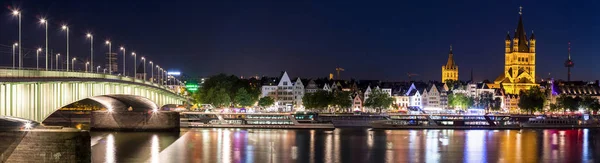 Cologne along river rhine — Stock Photo, Image