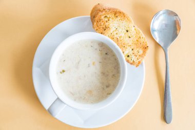 Sarımsaklı ekmek ile Mısır çorbası