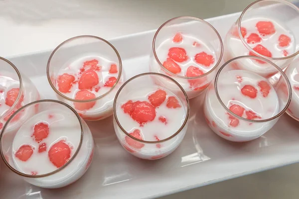 Castañas de agua con leche de coco — Foto de Stock