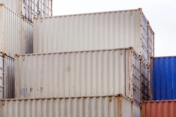 Frachtcontainer stapeln sich — Stockfoto