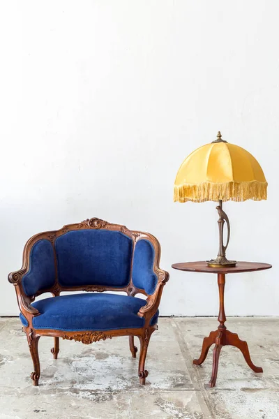 Blauwe banklaag met lamp — Stockfoto