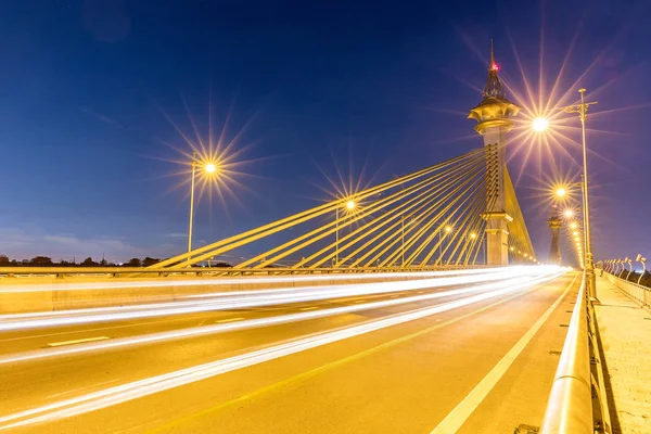 Maha Chesadabodindranusorn brug — Stockfoto