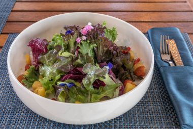 Taze meyve salatası yeşil