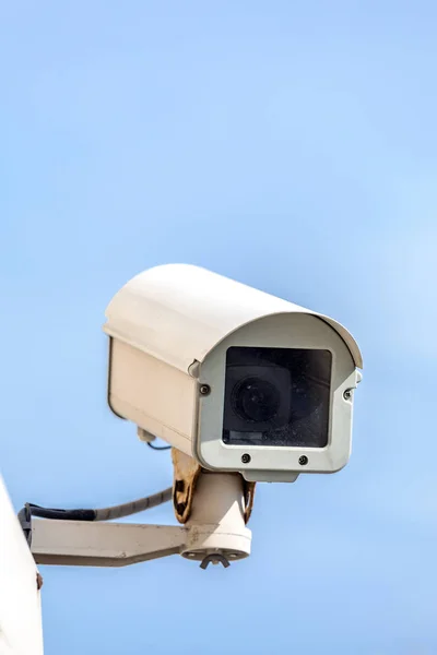 Säkerhet kameran Cctv med sky — Stockfoto