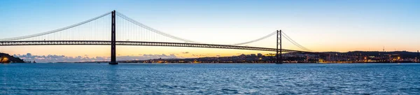 25 de Abril suspension Bridge — Stockfoto