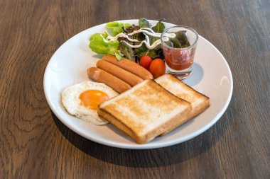 Sosis kümesi Servis Kahvaltı 