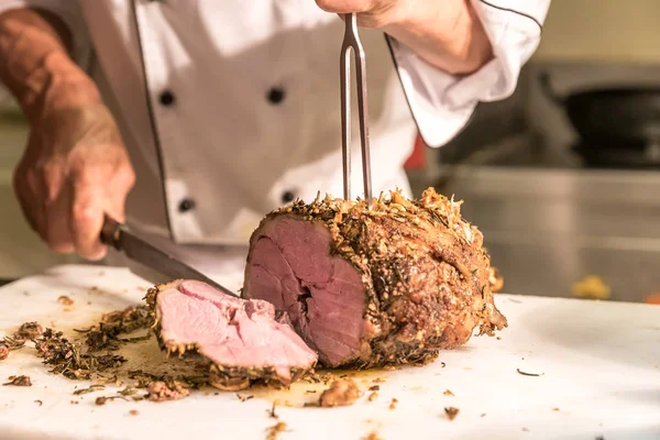 Man Carving of Wagyu beef — Stock Photo, Image