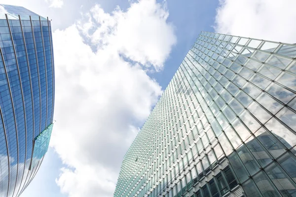 Modern épület kék ég — Stock Fotó