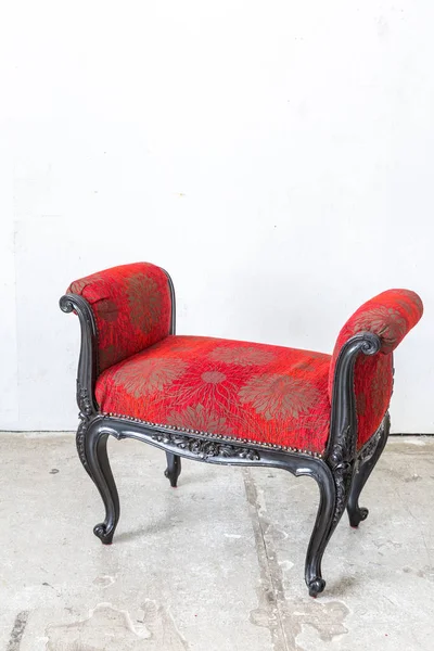 Kırmızı vintage sandalye 