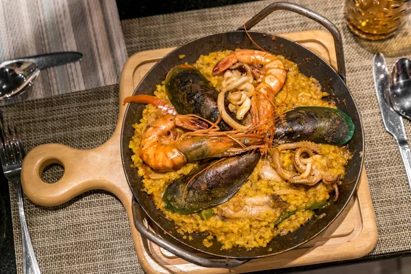Paella deniz ürünleri pilav ile 