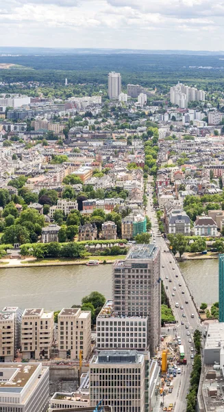 Utsikt över Frankfurt och skyskrapor — Stockfoto