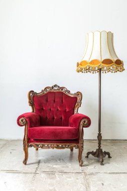 retro tarzı sandalye lambalı