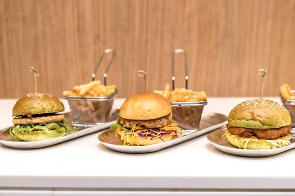 taze Hamberger patates kızartması ile