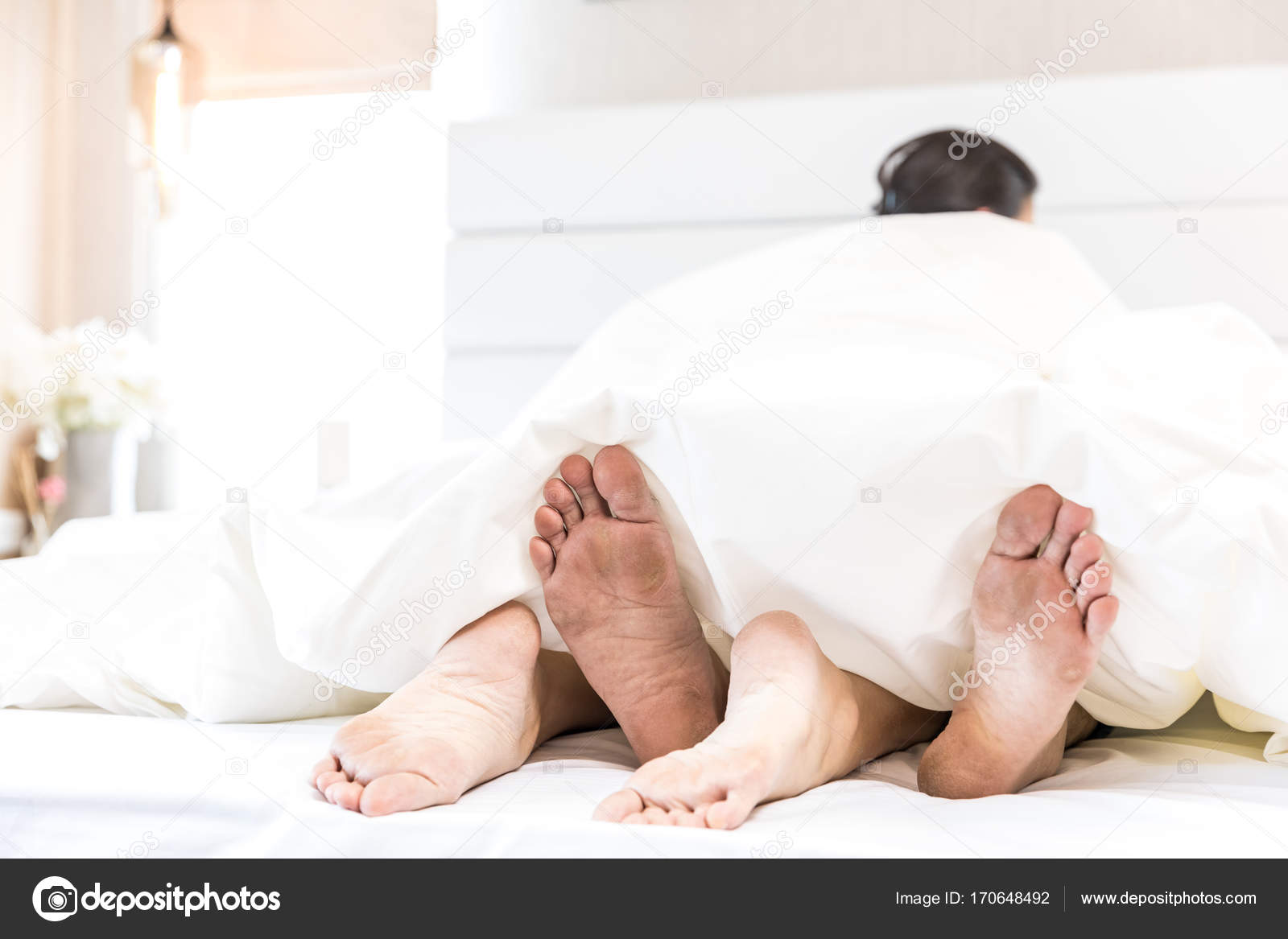 Giovane coppia di innamorati a letto — foto stock © vichie81 #170648492 Immagini innamorati a letto