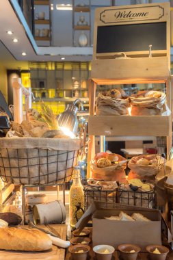 ekmek ve rulolar hasır sepet 