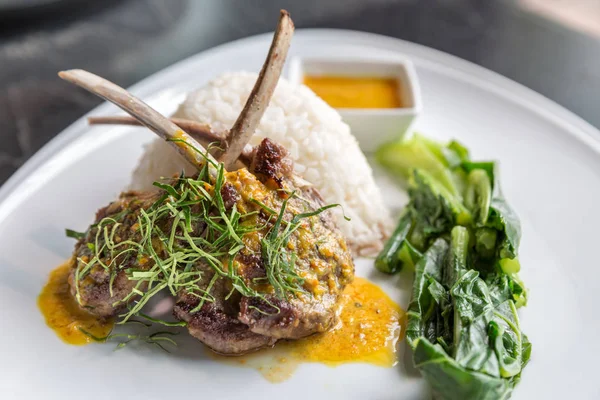 Bife de borrego grelhado — Fotografia de Stock