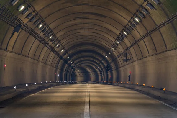 Silniční tunel s dvěma lane — Stock fotografie