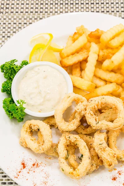 Fried squid with tartare sauce — Stock Photo, Image