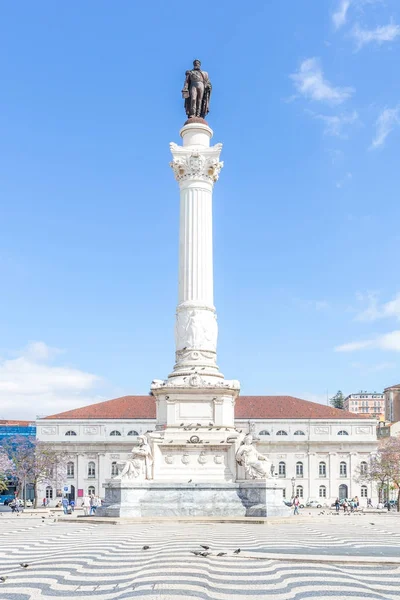 Rossio plein met het standbeeld — Stockfoto