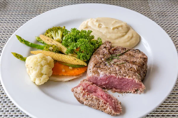 Grilled Fillet Steak Served Vegetable Mash Potato — Stock Photo, Image