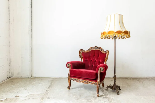 赤いレトロな椅子ランプ — ストック写真