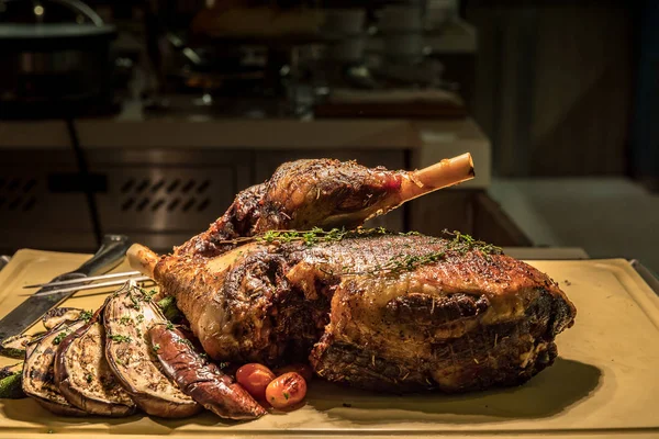 Close Carving Roasted Lamb Meat — Stock Photo, Image
