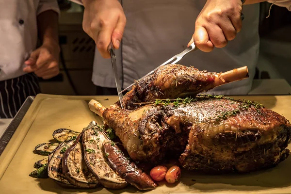 Close Carving Roasted Lamb Meat — Stock Photo, Image