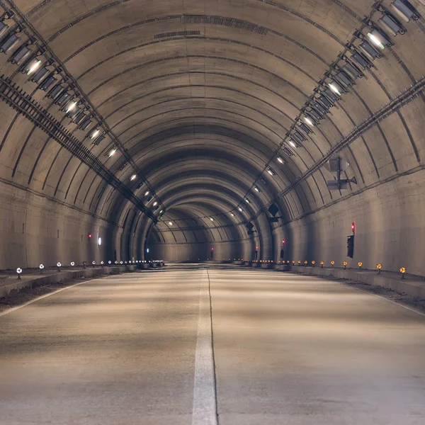 Tunnel Road Two Lane Highway — Stock Photo, Image