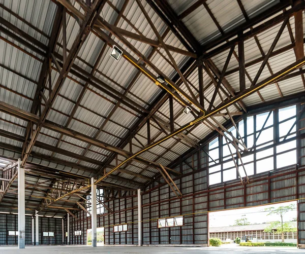 Edifício Hangar Velho Rústico Vazio — Fotografia de Stock