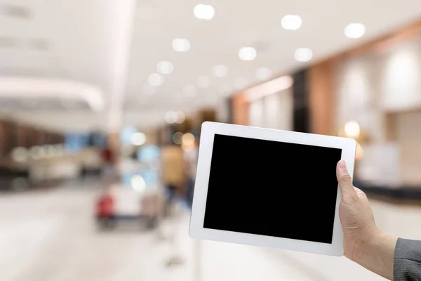 Abstracte Blurred Achtergrond Van Moderne Hotellobby Met Digitale Tablet — Stockfoto