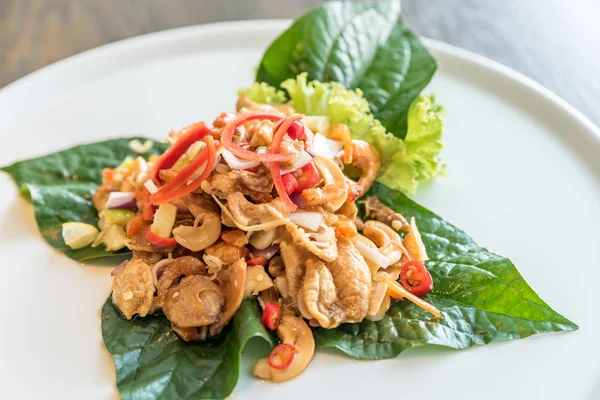 Krokante Vis Muil Gedroogde Garnalen Pikante Salade — Stockfoto